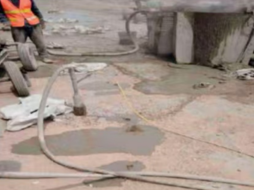 遵义水泥混凝土路面板底注浆技术 路面脱空注浆整治方案